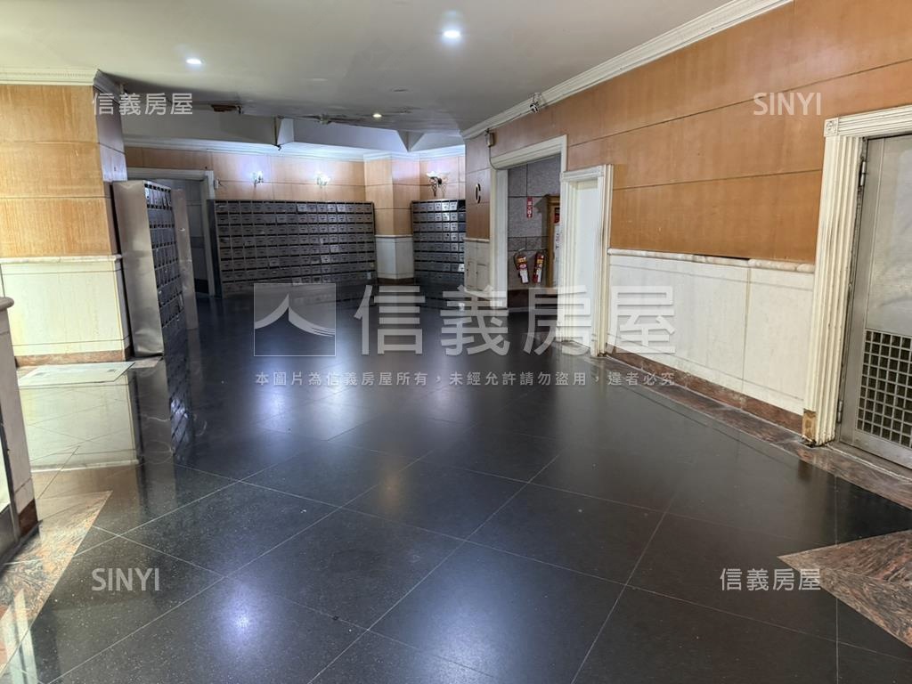 城市經典套房陽台屋主誠售房屋室內格局與周邊環境