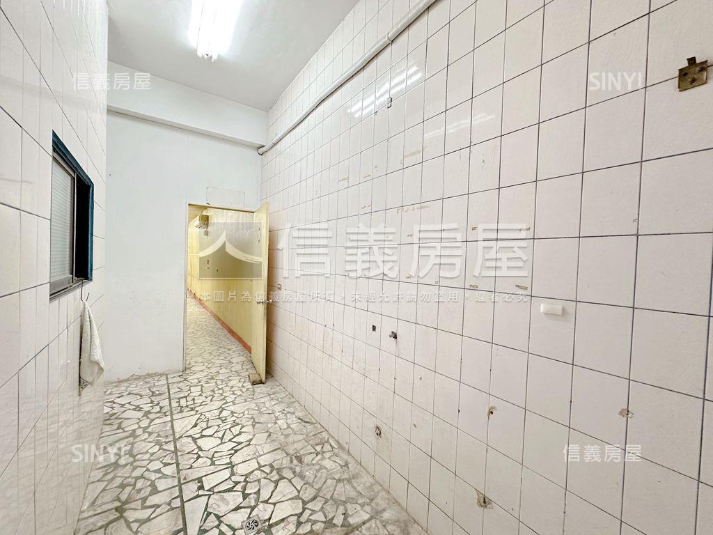 家樂福商圈青雲店面房屋室內格局與周邊環境