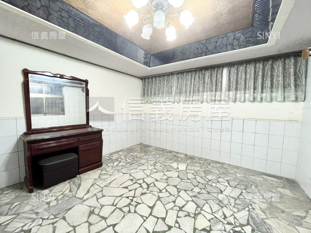 鳳山正路大地坪透店房屋室內格局與周邊環境