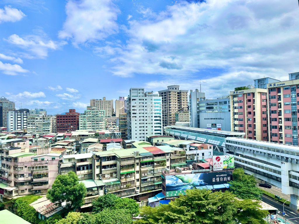 環狀捷運）世界Ｖ１房屋室內格局與周邊環境