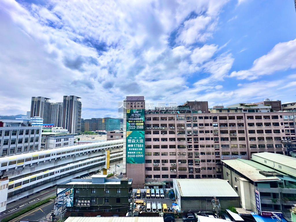 環狀捷運）世界Ｖ１房屋室內格局與周邊環境