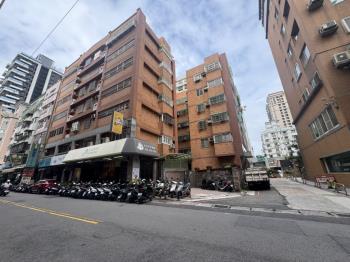 科博館老佛爺旁三房有車位