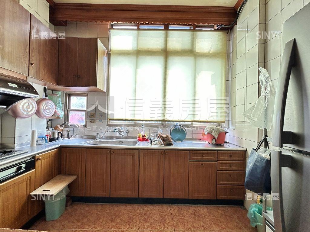 專任南區忠孝路自建透天房屋室內格局與周邊環境