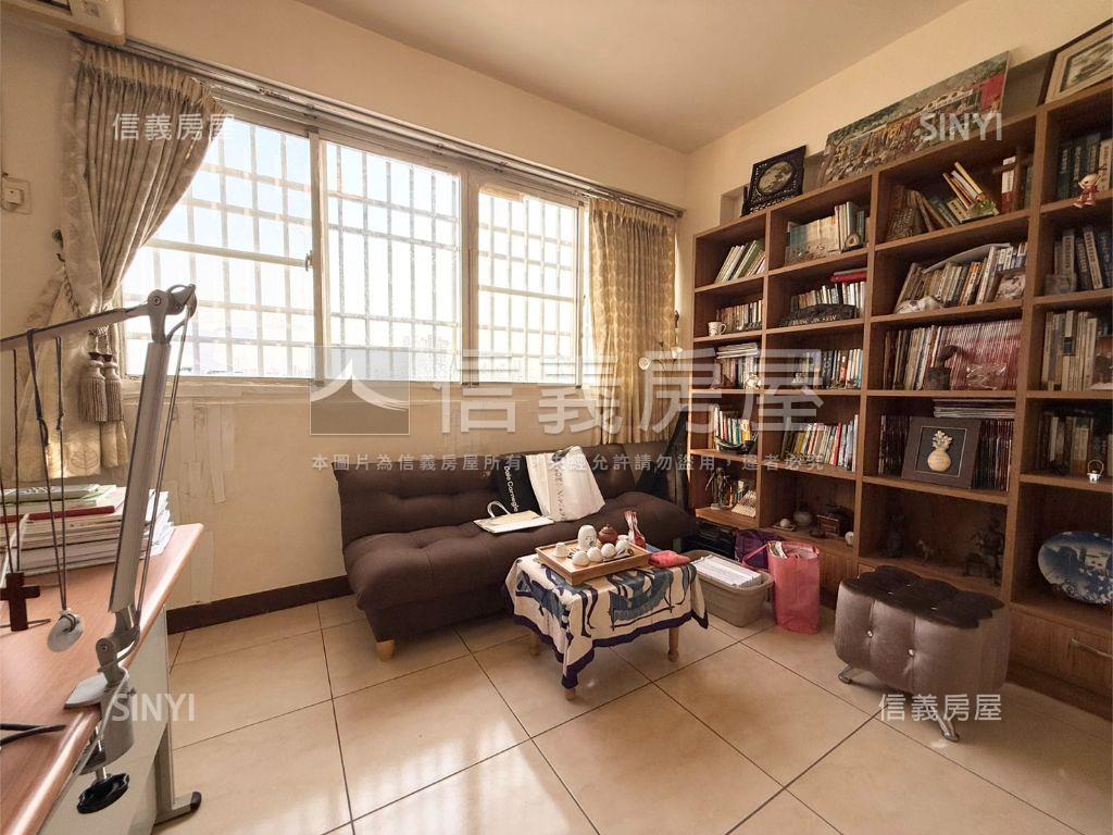 可看屋！大里四房四衛別墅房屋室內格局與周邊環境