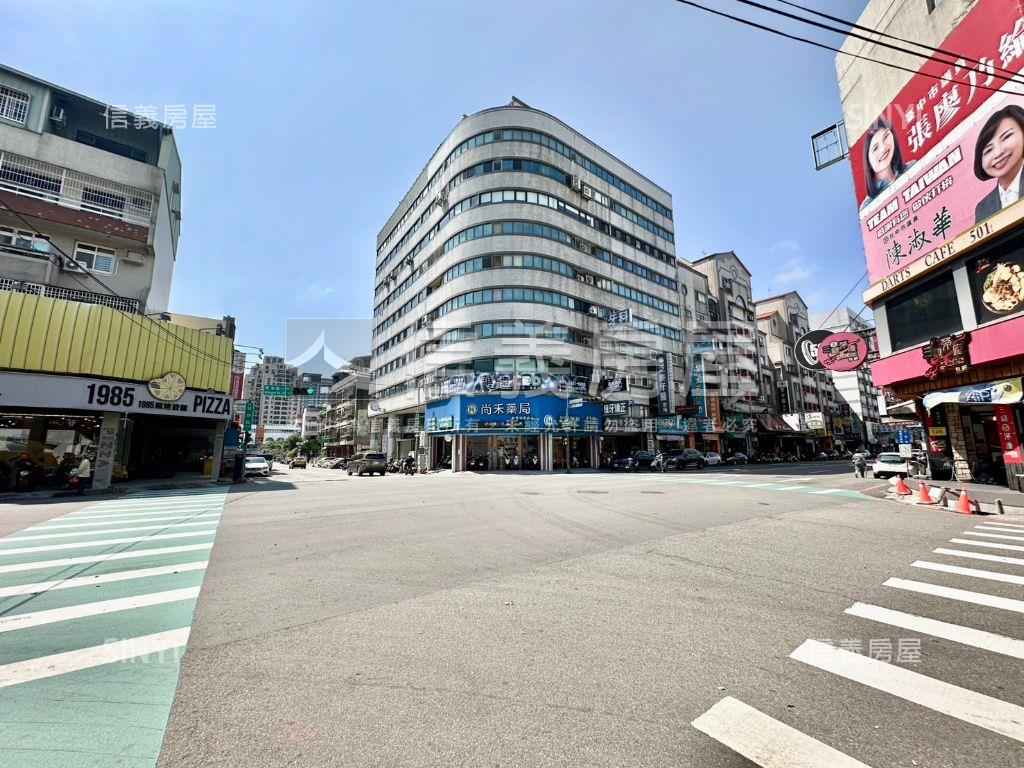 西屯角間大面寬店面房屋室內格局與周邊環境