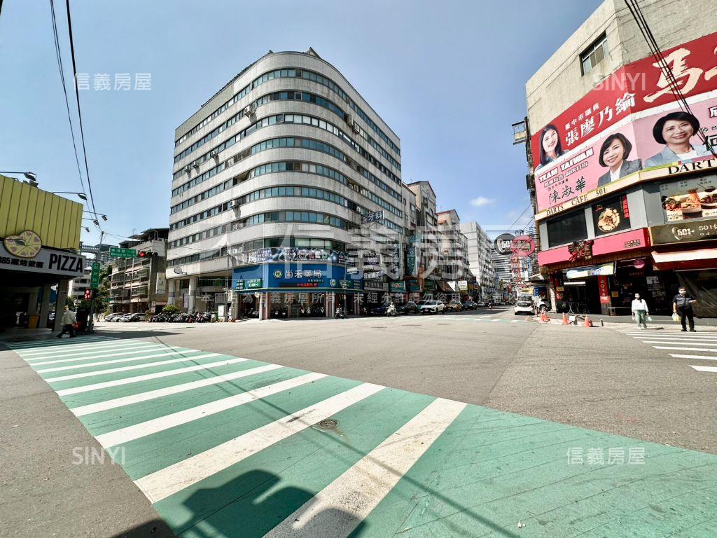 西屯角間大面寬店面房屋室內格局與周邊環境