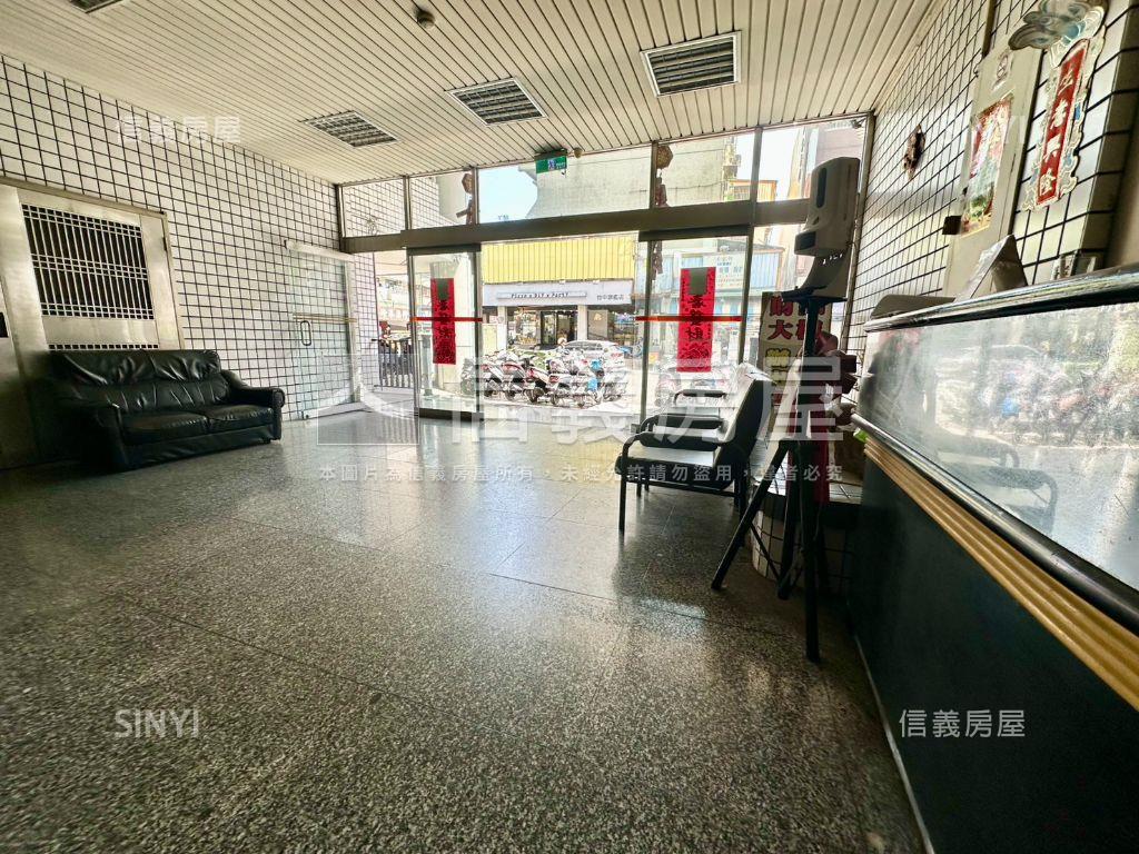 西屯角間大面寬店面房屋室內格局與周邊環境