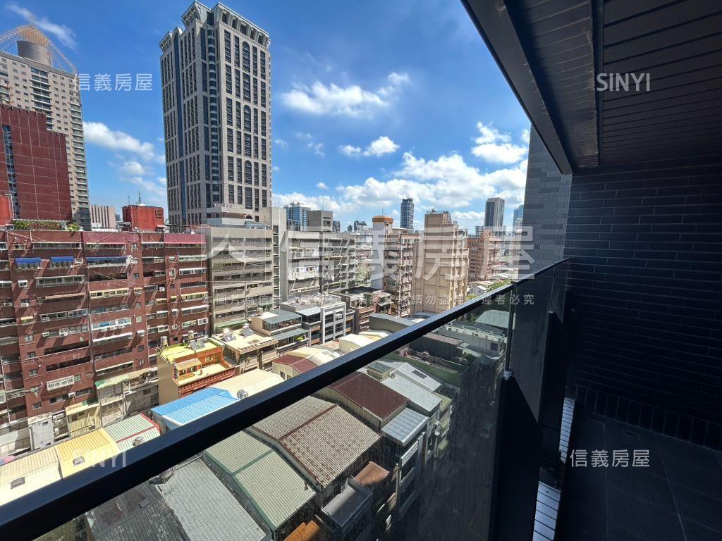 亞灣低總價大陽台方正兩房房屋室內格局與周邊環境