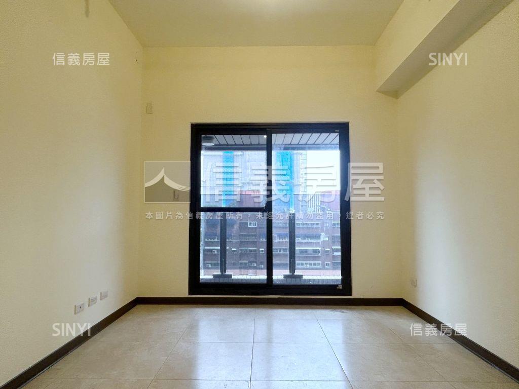 亞灣低總價大陽台方正兩房房屋室內格局與周邊環境