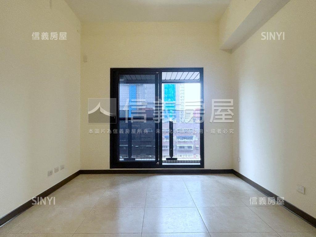 亞灣低總價大陽台方正兩房房屋室內格局與周邊環境
