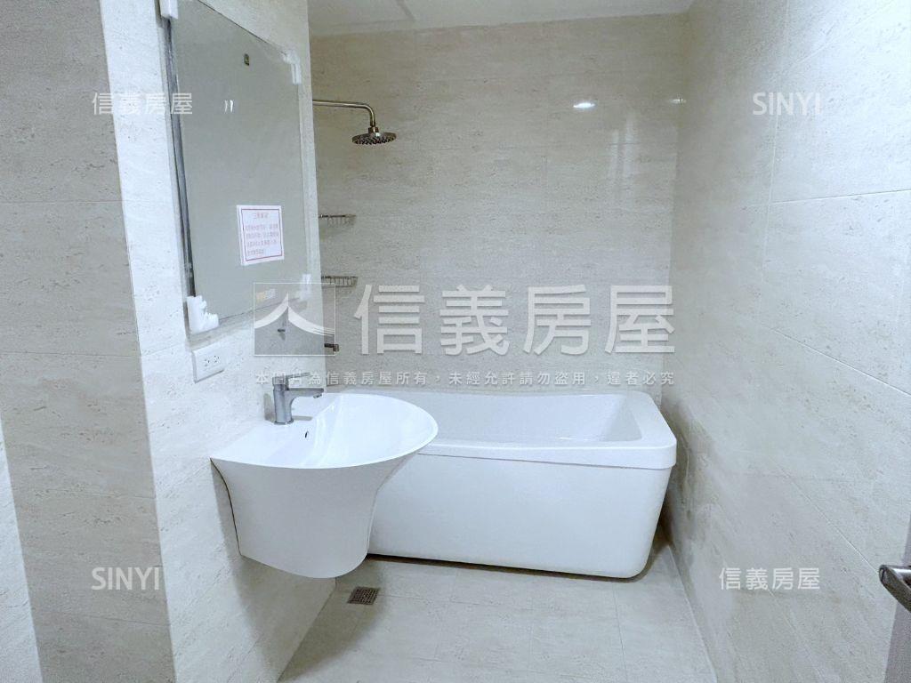 亞灣低總價大陽台方正兩房房屋室內格局與周邊環境