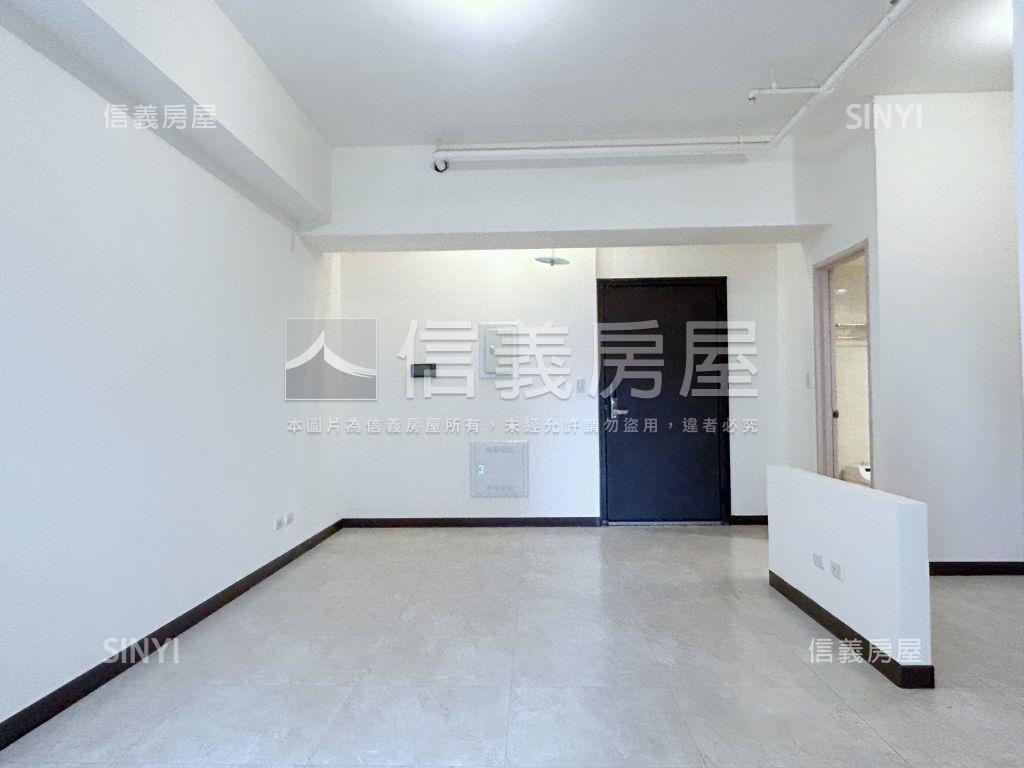 亞灣低總價大陽台方正兩房房屋室內格局與周邊環境