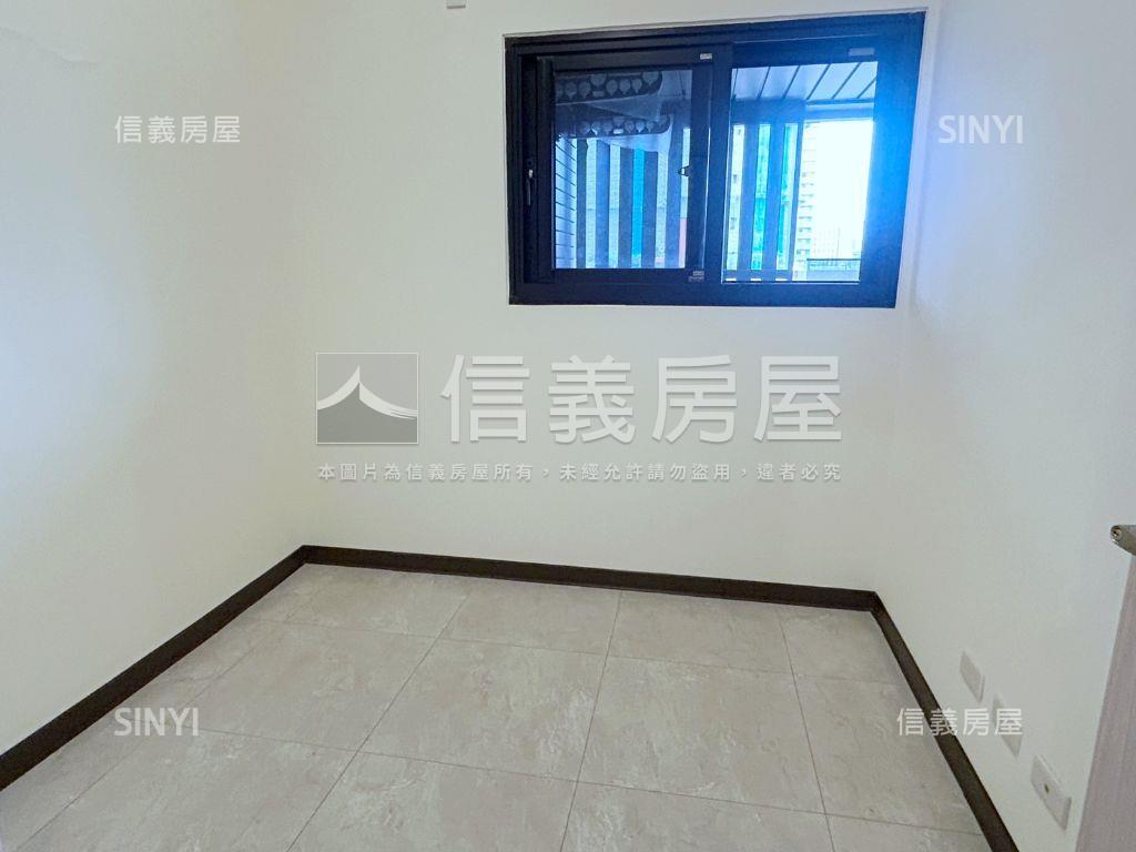 亞灣低總價大陽台方正兩房房屋室內格局與周邊環境