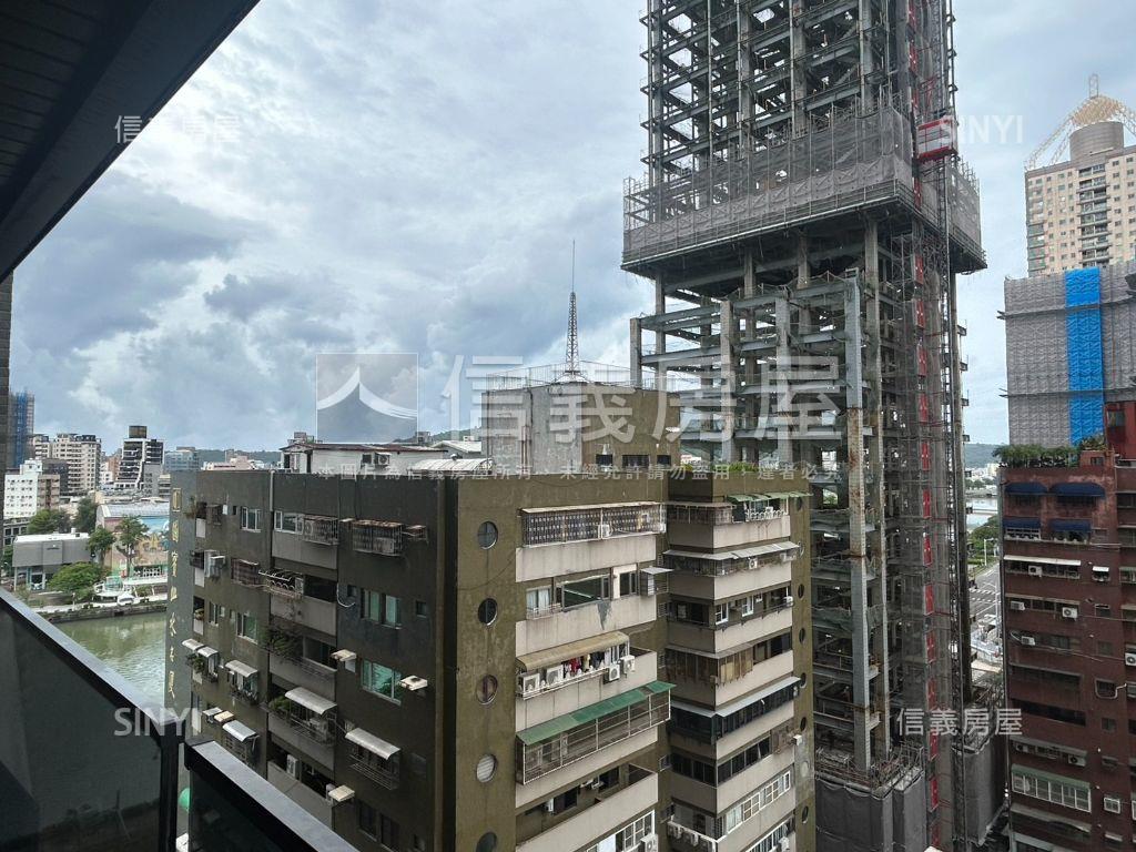 亞灣低總價大陽台方正兩房房屋室內格局與周邊環境