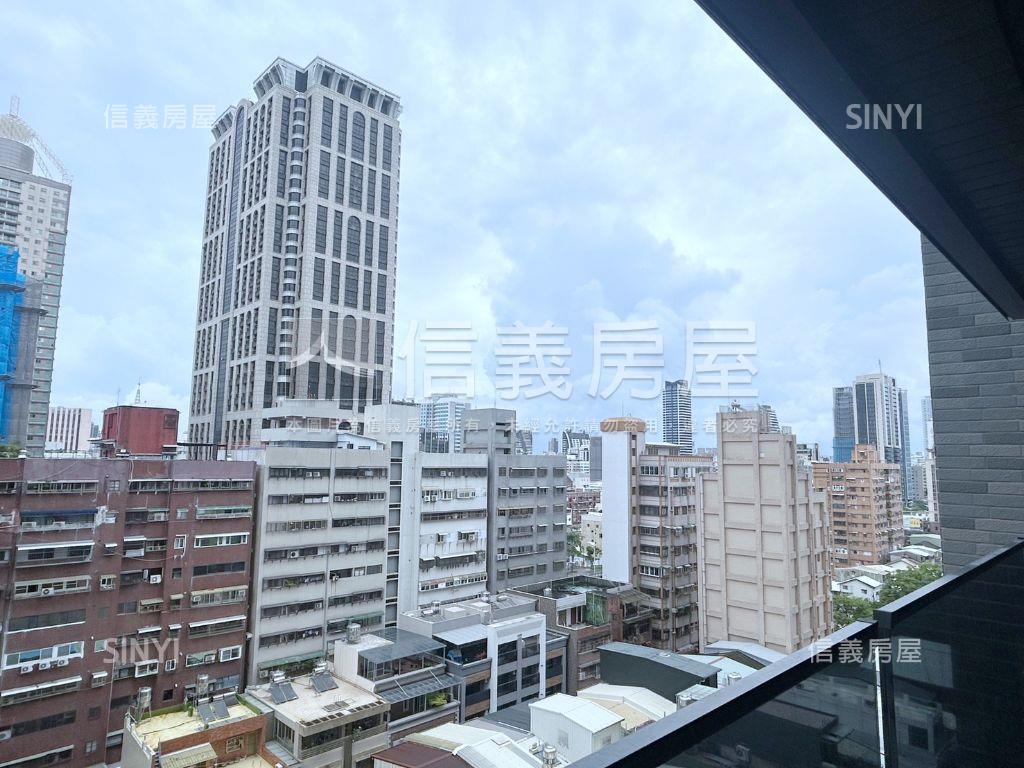 亞灣低總價大陽台方正兩房房屋室內格局與周邊環境