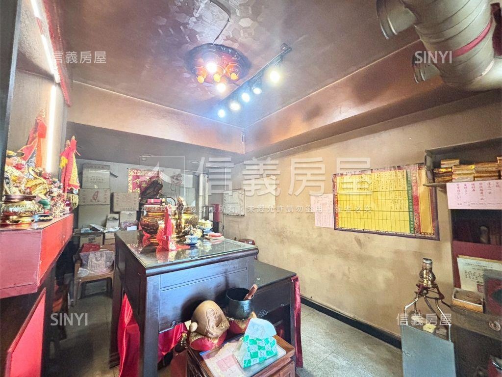 燙金門牌創業低總價店面房屋室內格局與周邊環境
