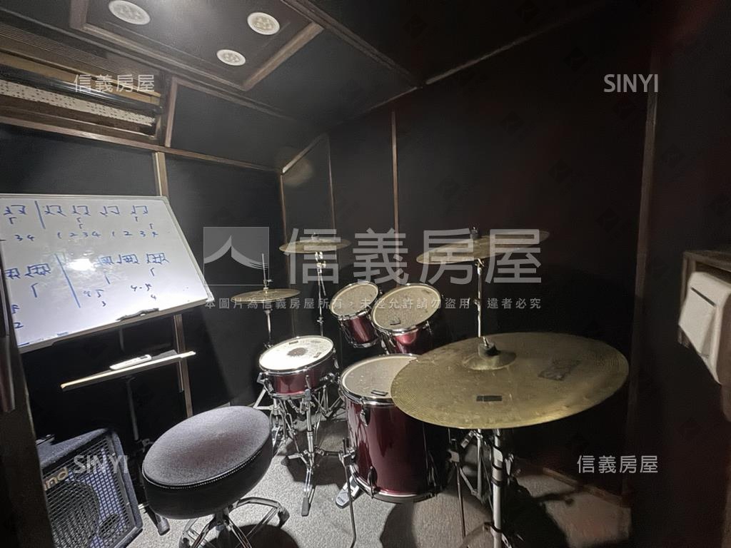基隆廟口入口旁愛三路華廈房屋室內格局與周邊環境