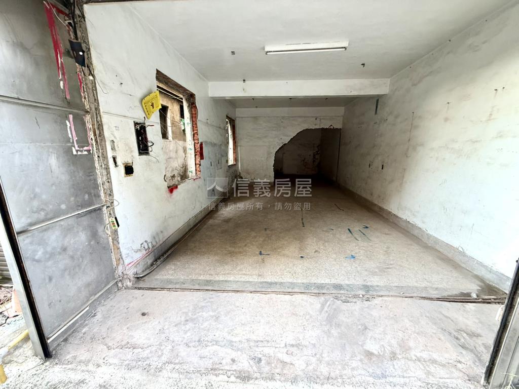 三面採光毛胚舊透天房屋室內格局與周邊環境