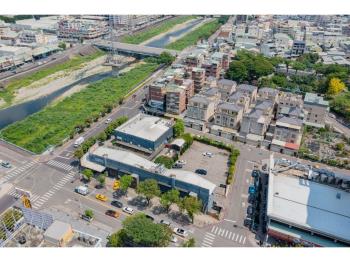 面河岸四面臨路商二金角地