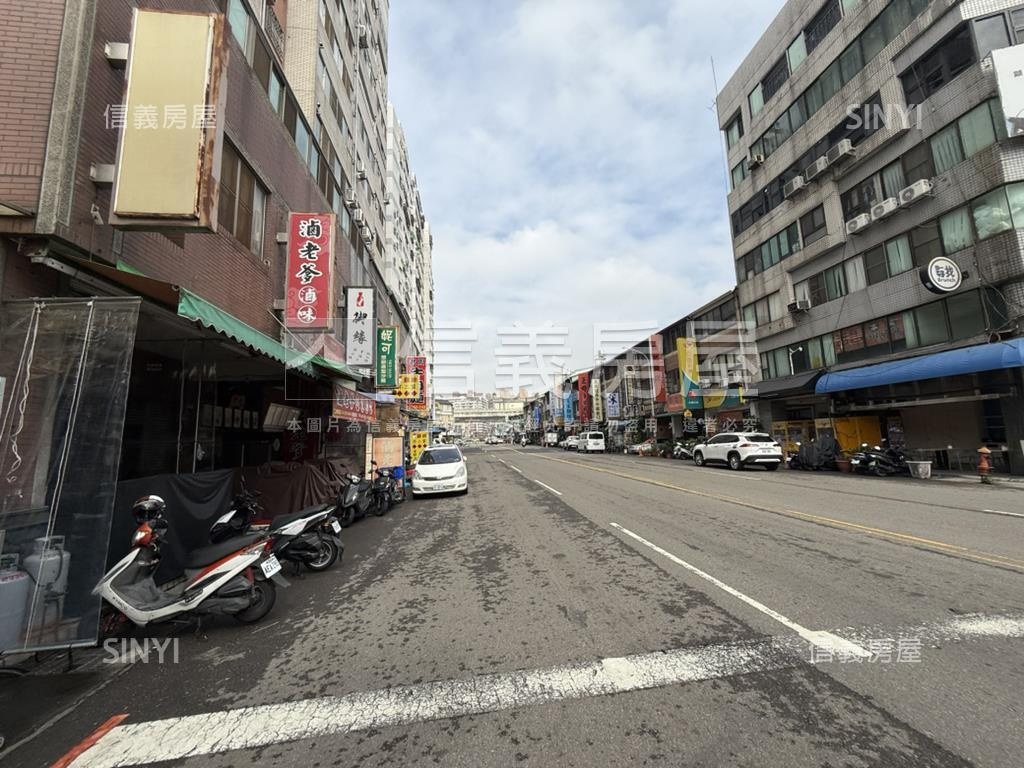 正美村路大面寬角店房屋室內格局與周邊環境