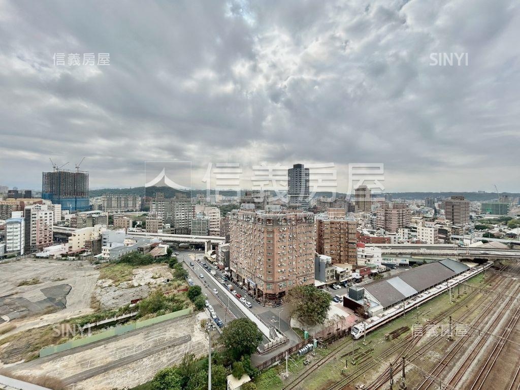 上品院－近三民國小雙車位房屋室內格局與周邊環境