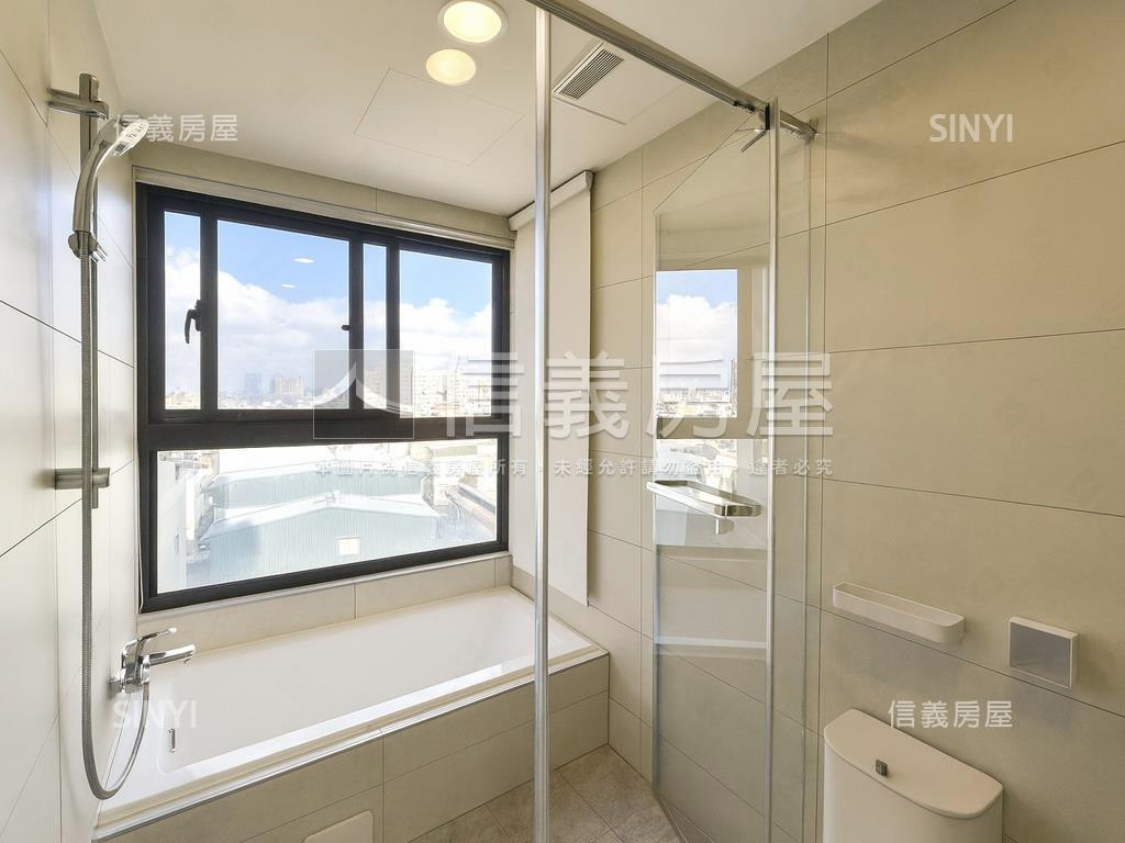 新屋齡★彩彩棠３房車位房屋室內格局與周邊環境