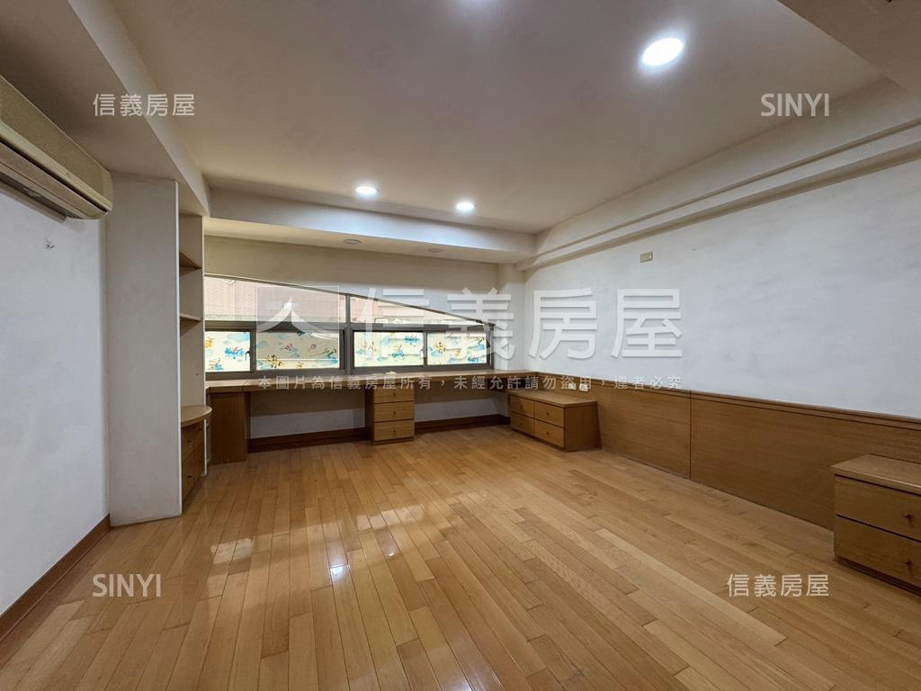 近未來捷運雙層店面＋車位房屋室內格局與周邊環境