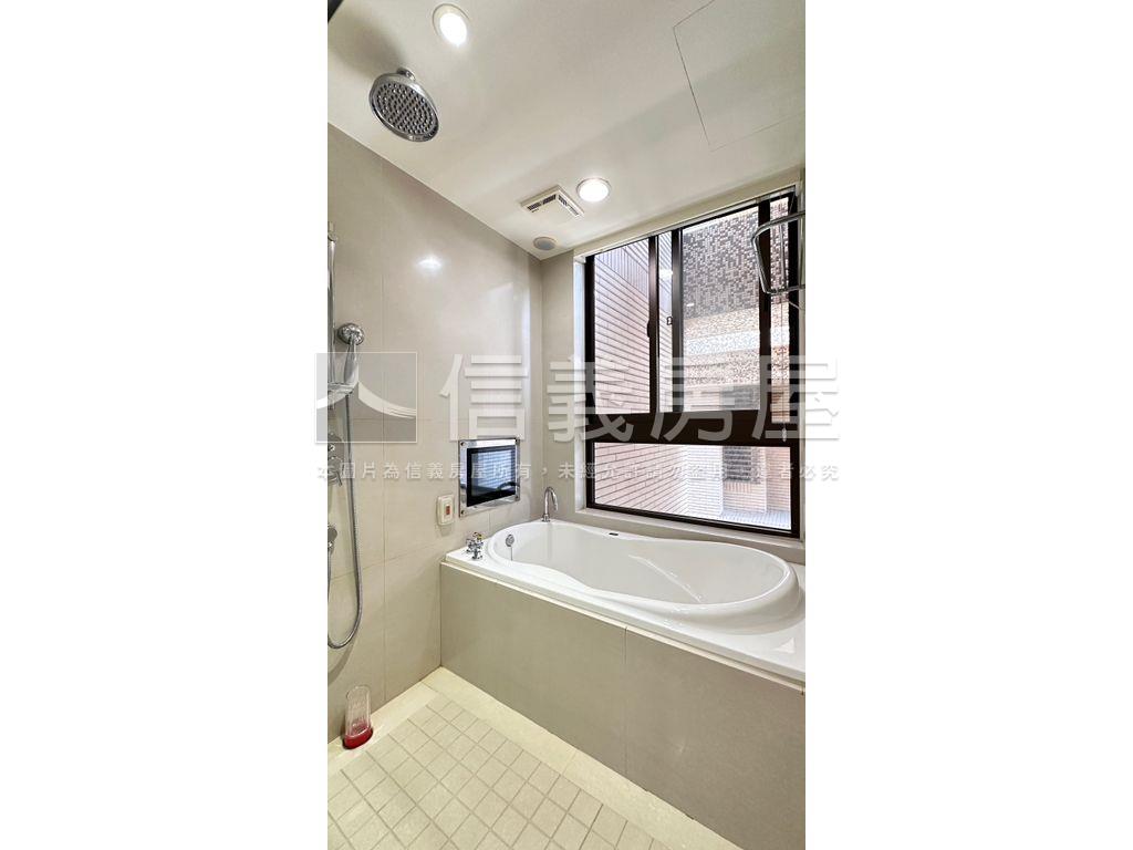 水世紀山河美景豪邸房屋室內格局與周邊環境