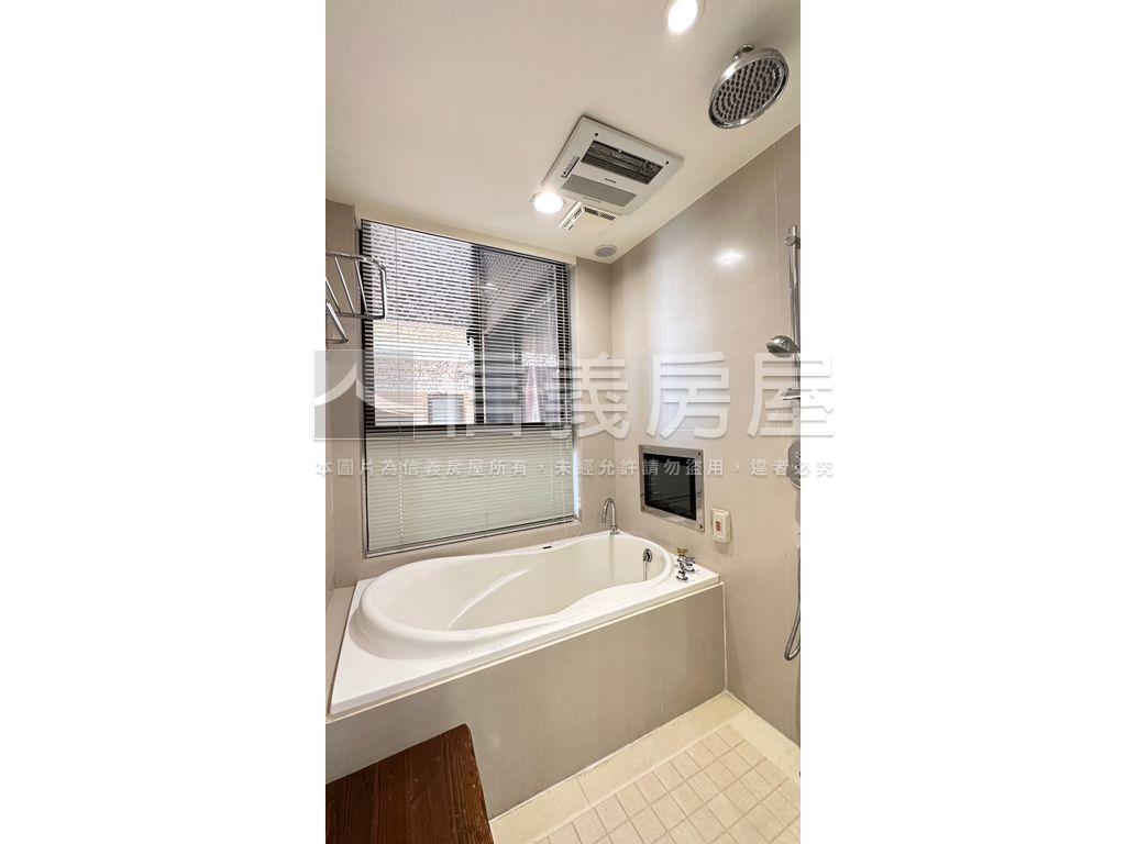 水世紀山河美景豪邸房屋室內格局與周邊環境