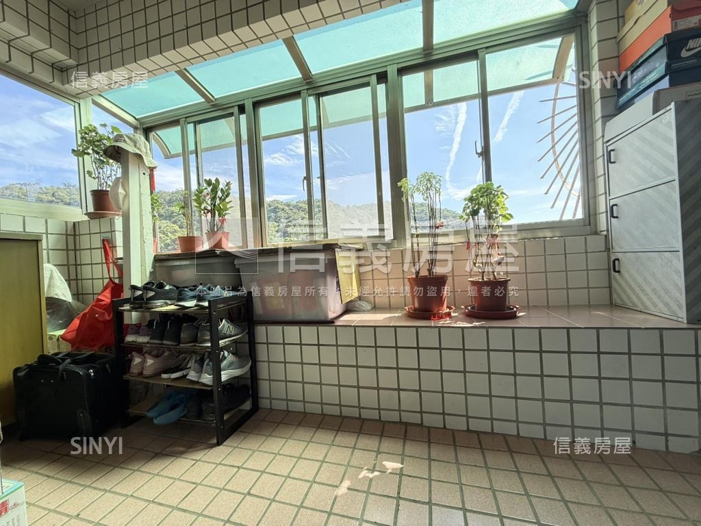 遠眺綠意警智三房房屋室內格局與周邊環境
