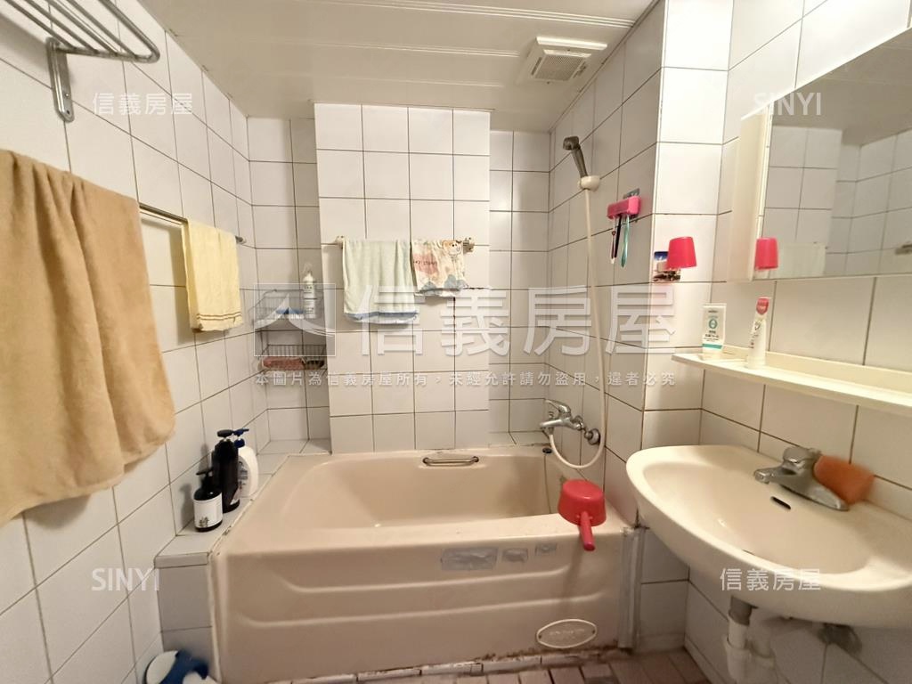 遠眺綠意警智三房房屋室內格局與周邊環境