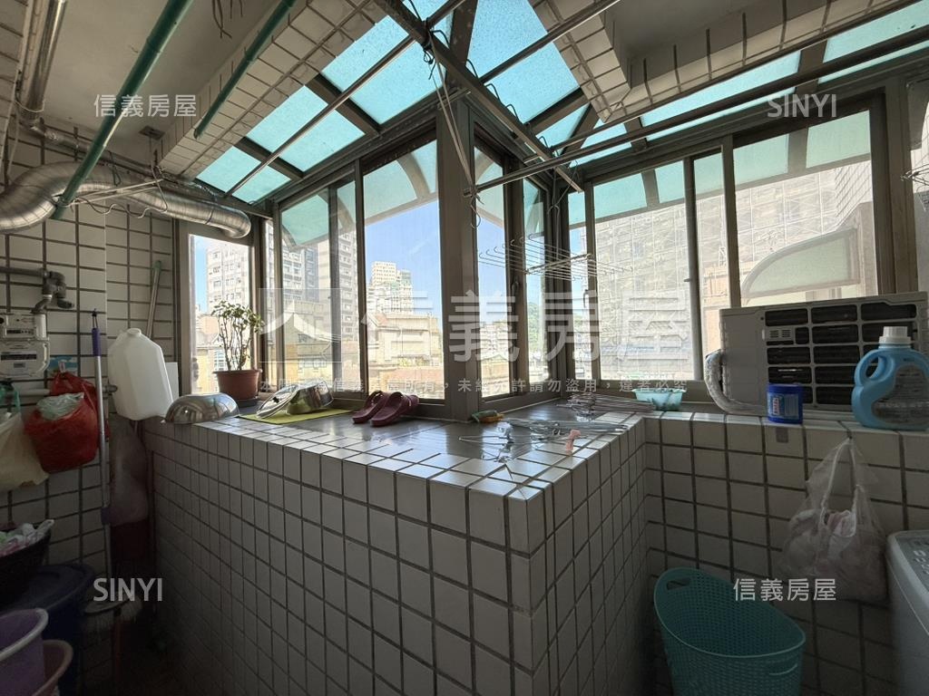 遠眺綠意警智三房房屋室內格局與周邊環境