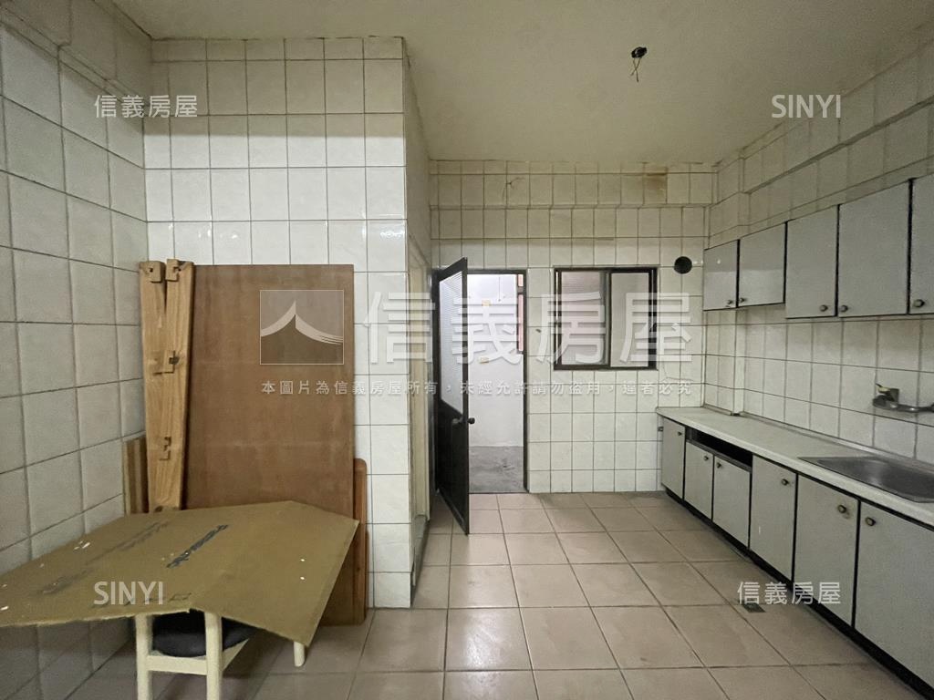 近樹孝商圈靜巷美透天房屋室內格局與周邊環境