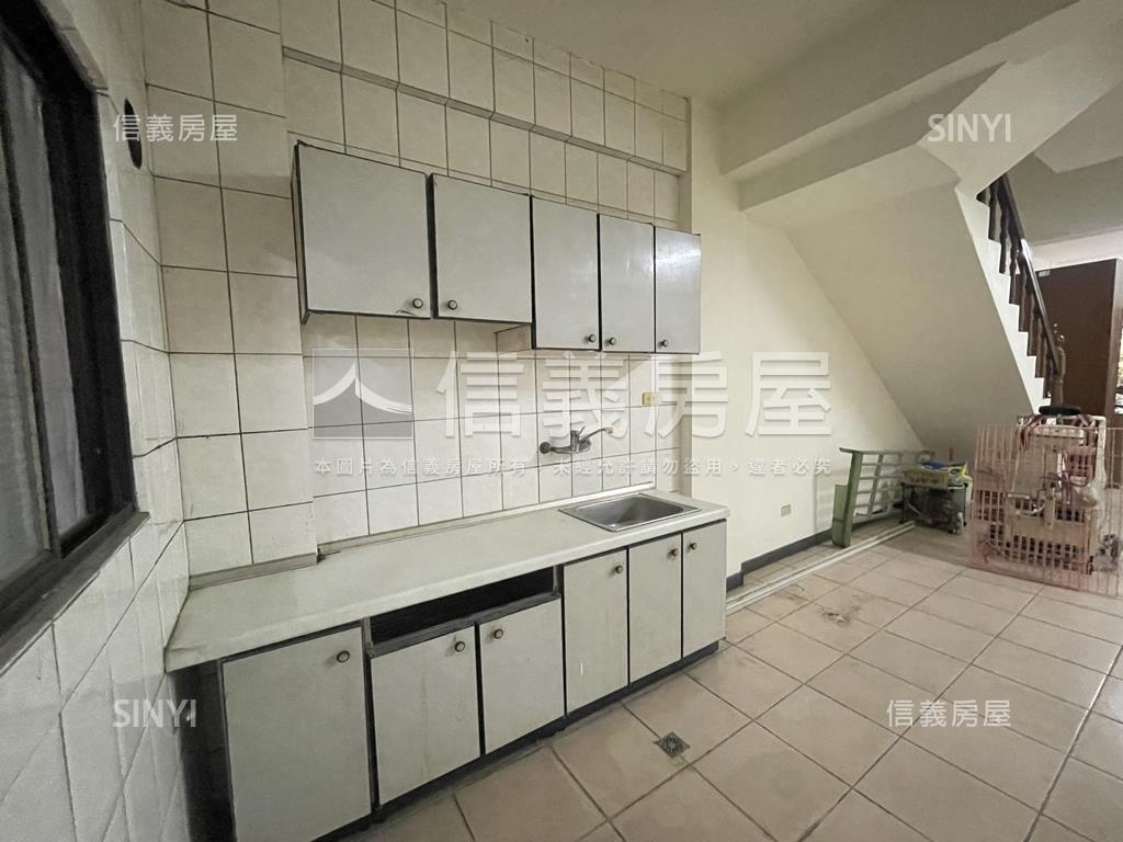 近樹孝商圈靜巷美透天房屋室內格局與周邊環境