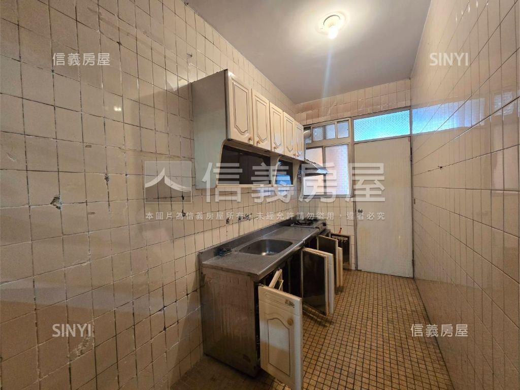 府中捷運一層一戶房屋室內格局與周邊環境