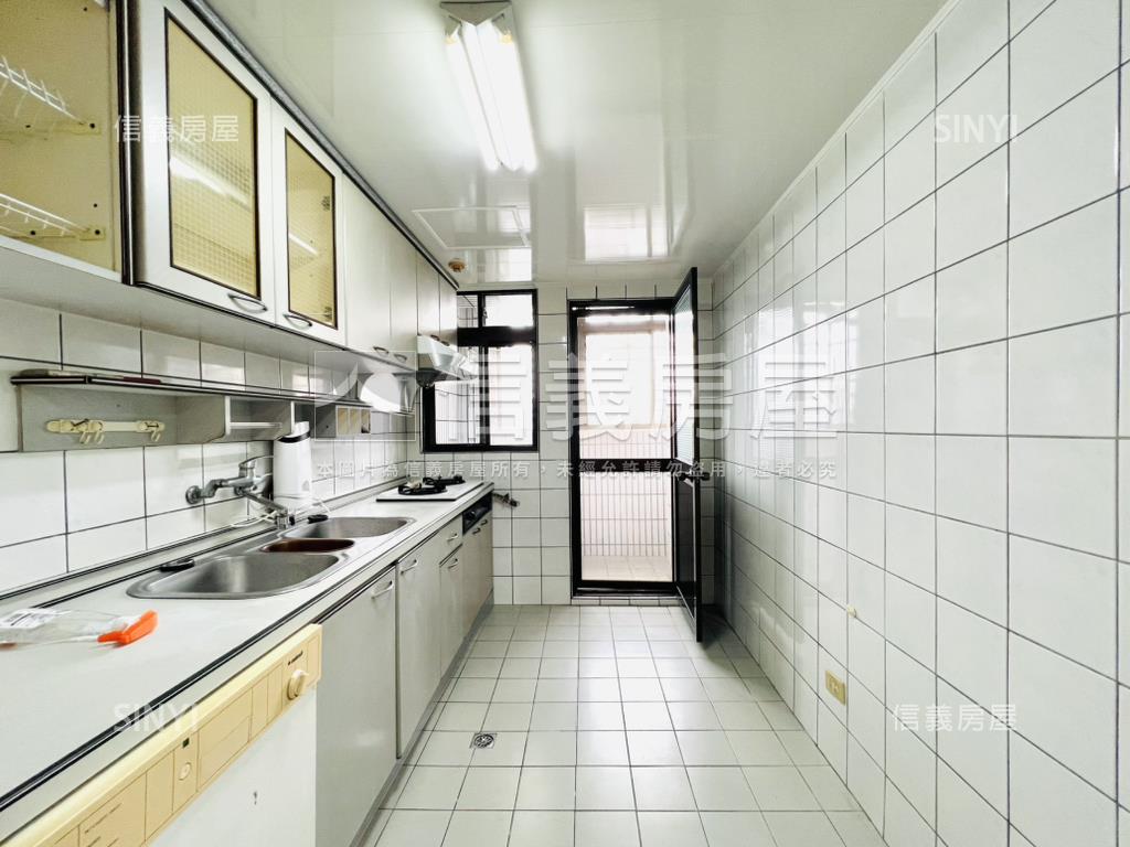 面河堤邊間電梯大四房房屋室內格局與周邊環境