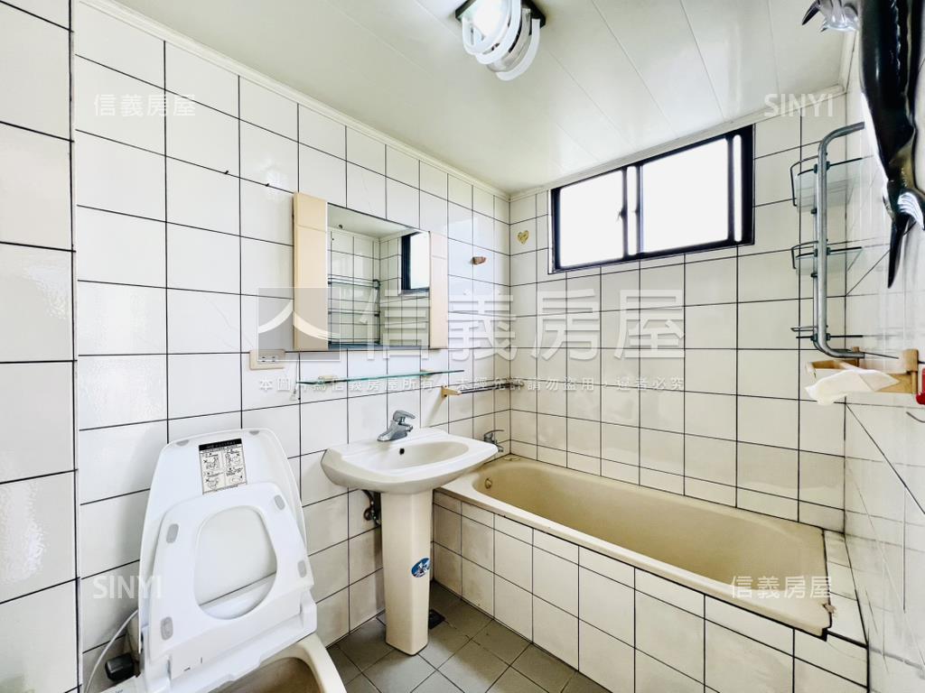 面河堤邊間電梯大四房房屋室內格局與周邊環境