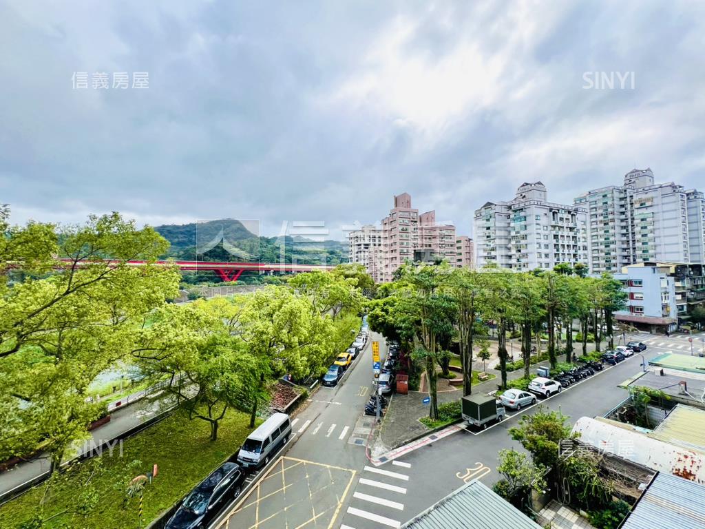 面河堤邊間電梯大四房房屋室內格局與周邊環境