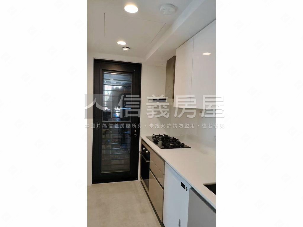 天母靜好美妝２房坡平車位房屋室內格局與周邊環境