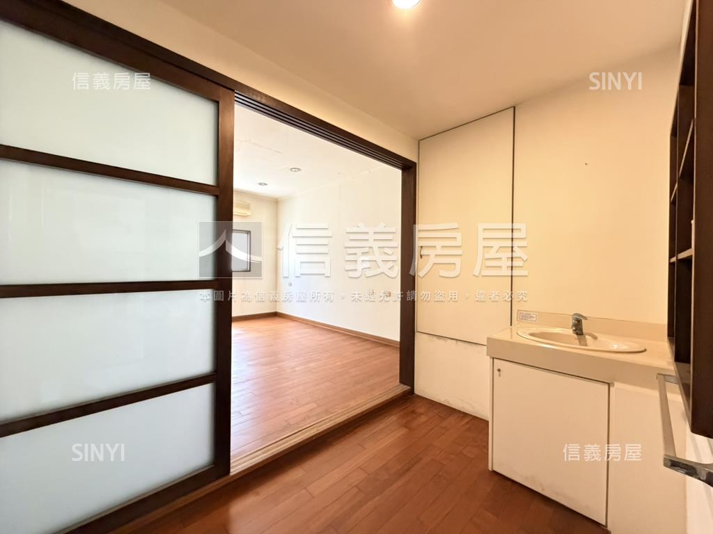 稀有正街透天房屋室內格局與周邊環境
