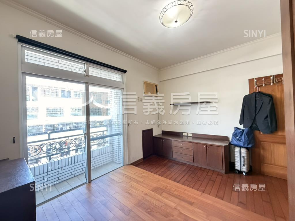 稀有正街透天房屋室內格局與周邊環境