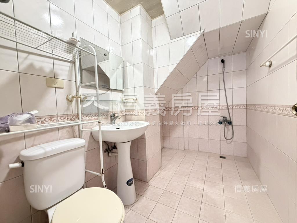 稀有正街透天房屋室內格局與周邊環境