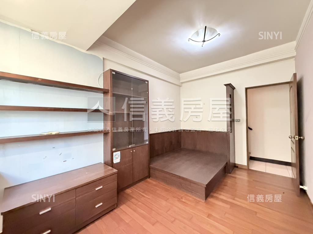 稀有正街透天房屋室內格局與周邊環境