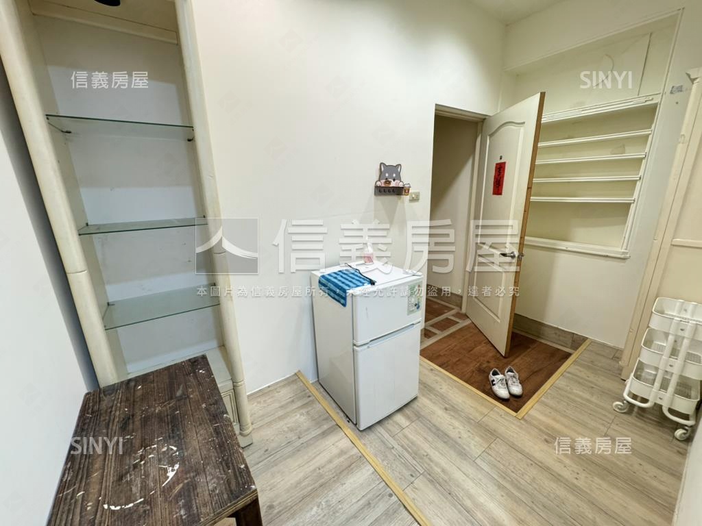 近中國醫精華角間店套房屋室內格局與周邊環境