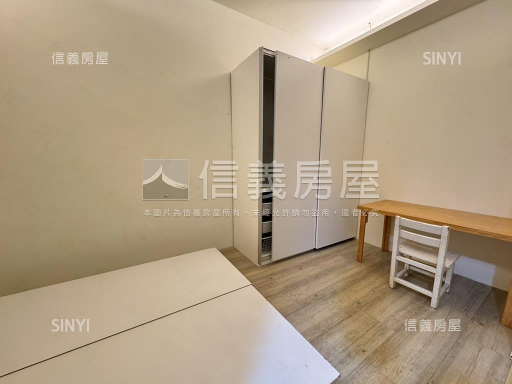 近中國醫精華角間店套房屋室內格局與周邊環境