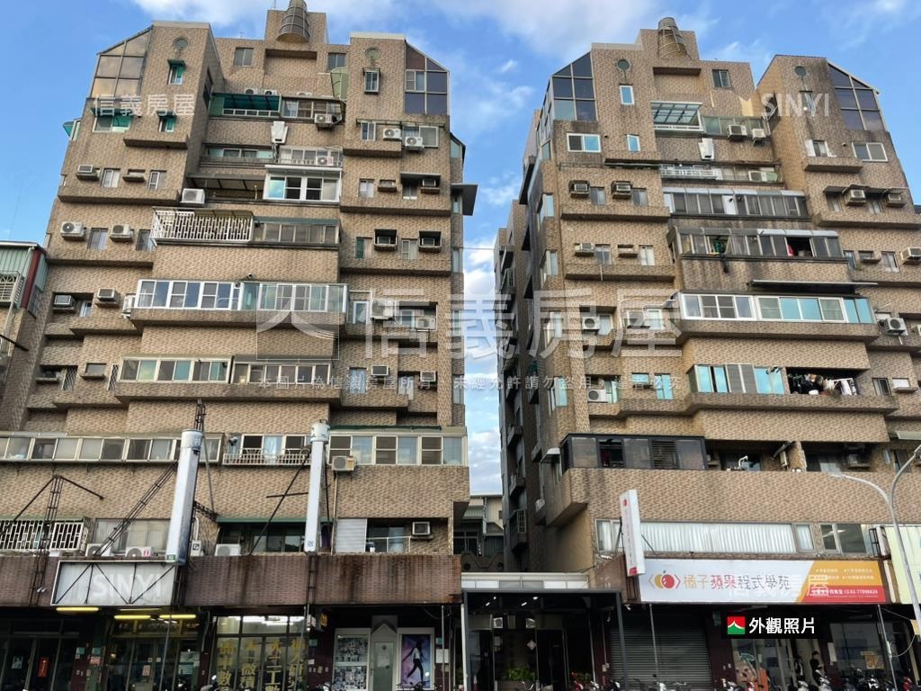 近成大約八米寬前景金店面房屋室內格局與周邊環境