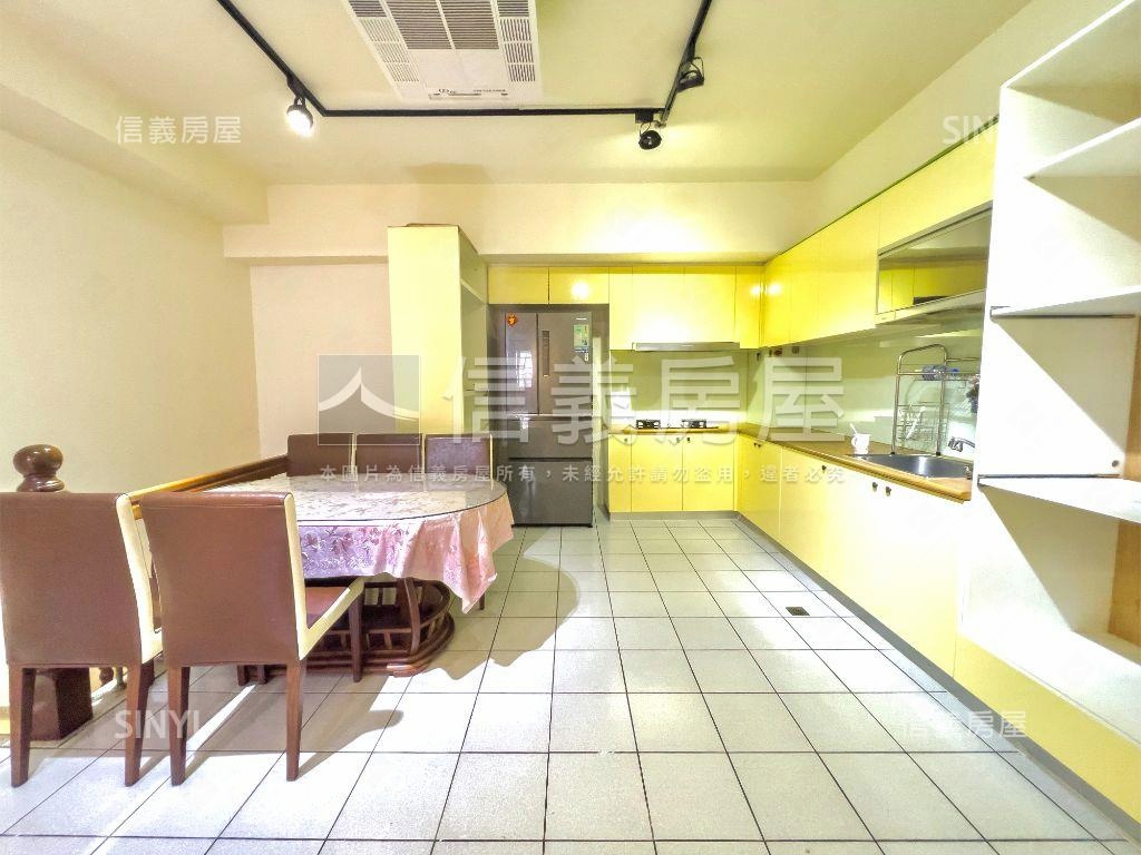 愛丁堡屋況佳美裝潢店面房屋室內格局與周邊環境