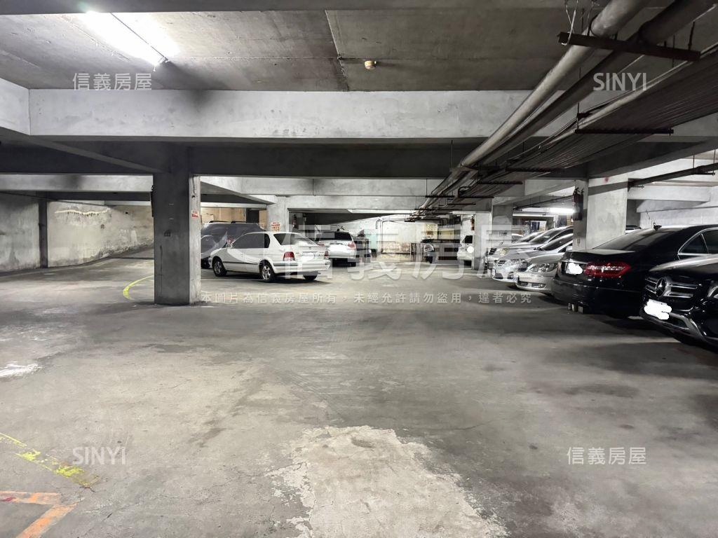 北區稀有電梯收租四套平車房屋室內格局與周邊環境