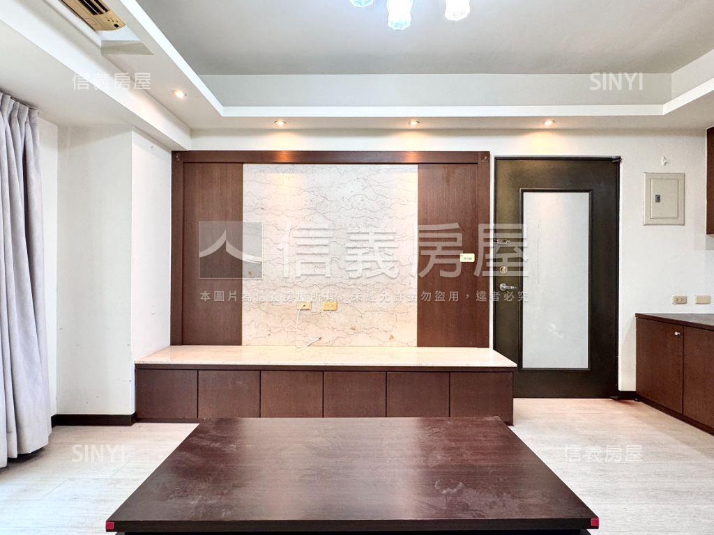 近遠百捷運Ｒ８站兩房房屋室內格局與周邊環境