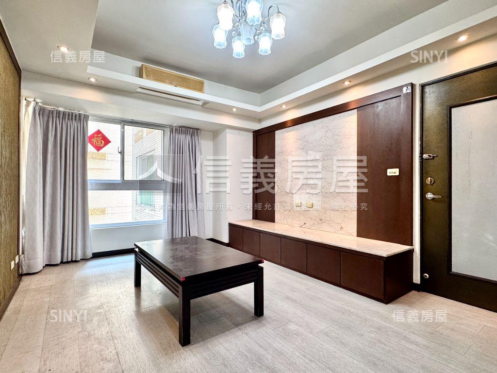 近遠百捷運Ｒ８站兩房房屋室內格局與周邊環境